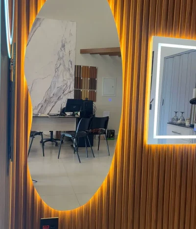 Espelho LED Orgânico Sombreado