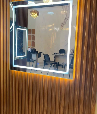 Espelho LED Quadrado Jateado e Sombreado