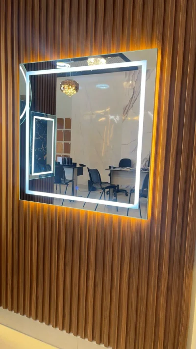 Espelho LED Quadrado Jateado e Sombreado